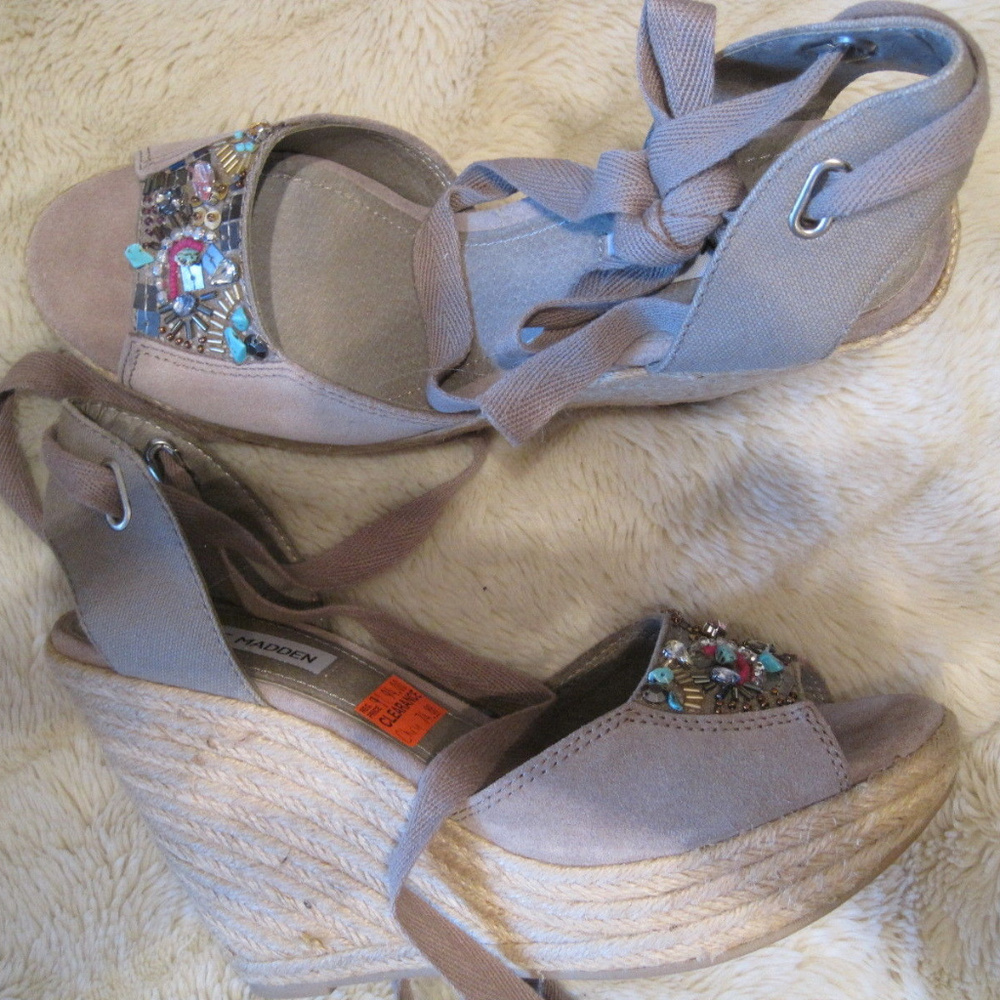 STEVE MADDEN CHRYSLIS TAUPE SUEDE  PEEP TOE WEDGE
